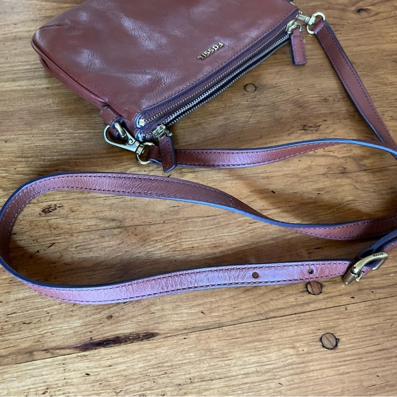 Vintage Fossil Leather Crossbody Purse - Picture 6 of 14